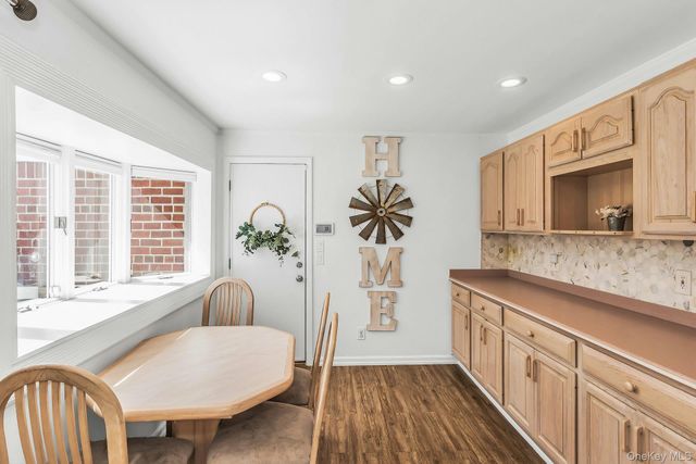 991 Ferngate Drive, Franklin Square, NY 11010