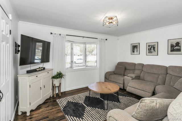 991 Ferngate Drive, Franklin Square, NY 11010
