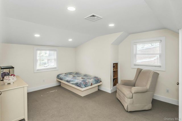 991 Ferngate Drive, Franklin Square, NY 11010
