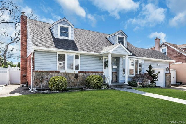 991 Ferngate Drive, Franklin Square, NY 11010