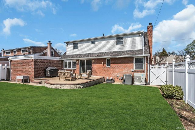 991 Ferngate Drive, Franklin Square, NY 11010