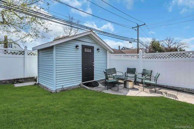 991 Ferngate Drive, Franklin Square, NY 11010