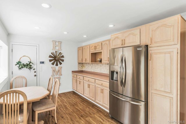 991 Ferngate Drive, Franklin Square, NY 11010