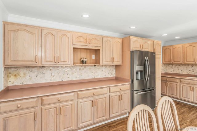 991 Ferngate Drive, Franklin Square, NY 11010