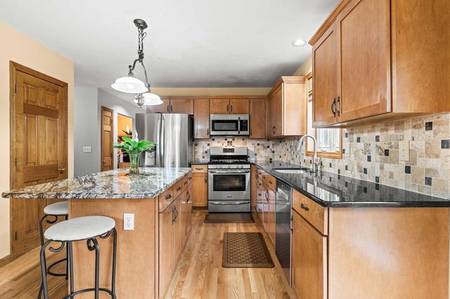 52 Oak Hill Road, Brookline, NH 03033