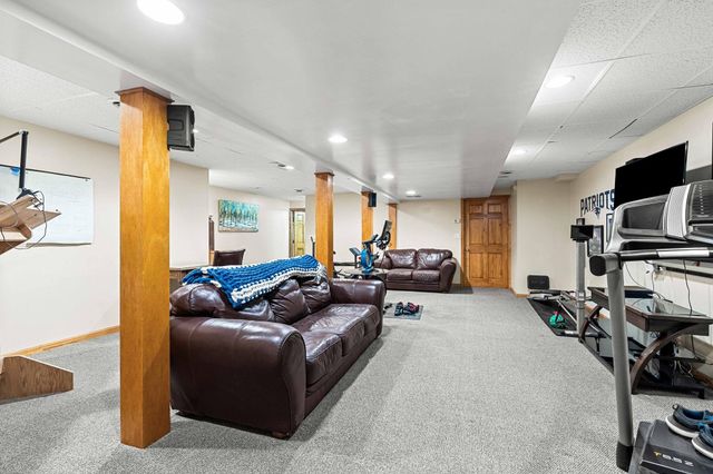 52 Oak Hill Road, Brookline, NH 03033
