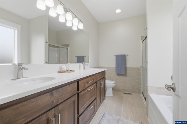 1784 Settlers Spring Dr NW, Salem, OR 97304