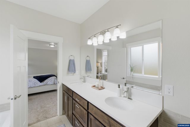 1784 Settlers Spring Dr NW, Salem, OR 97304