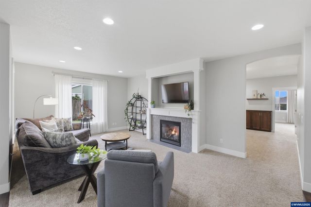 1784 Settlers Spring Dr NW, Salem, OR 97304