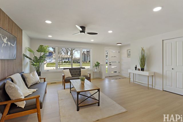 308 Wianno Lane, Schaumburg, IL 60194