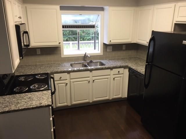 5912 W 75th Street, Overland Park, KS 66208