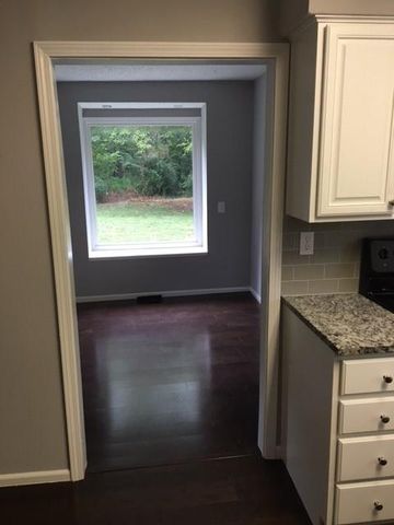 5912 W 75th Street, Overland Park, KS 66208