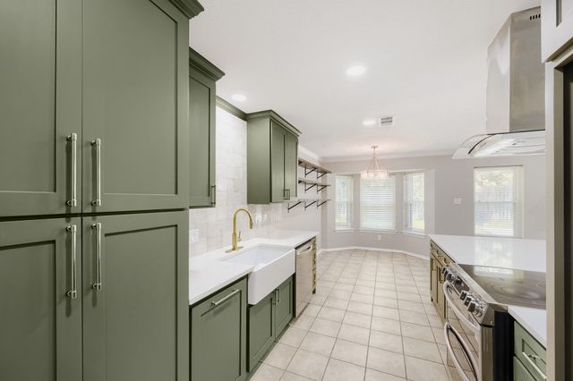 10104 Stoneleigh Drive, Benbrook, TX 76126