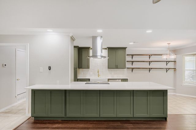 10104 Stoneleigh Drive, Benbrook, TX 76126