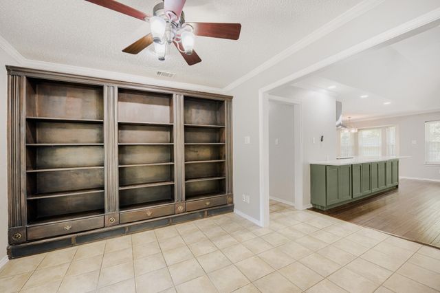 10104 Stoneleigh Drive, Benbrook, TX 76126