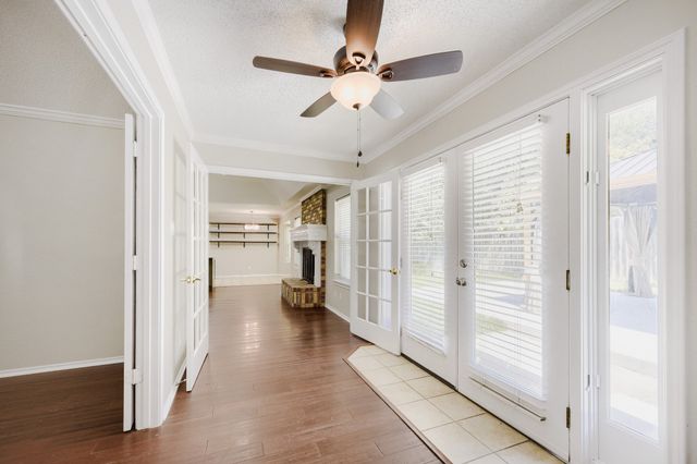 10104 Stoneleigh Drive, Benbrook, TX 76126