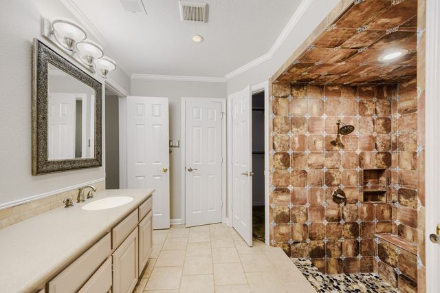10104 Stoneleigh Drive, Benbrook, TX 76126