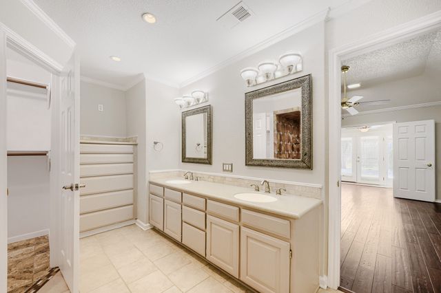 10104 Stoneleigh Drive, Benbrook, TX 76126