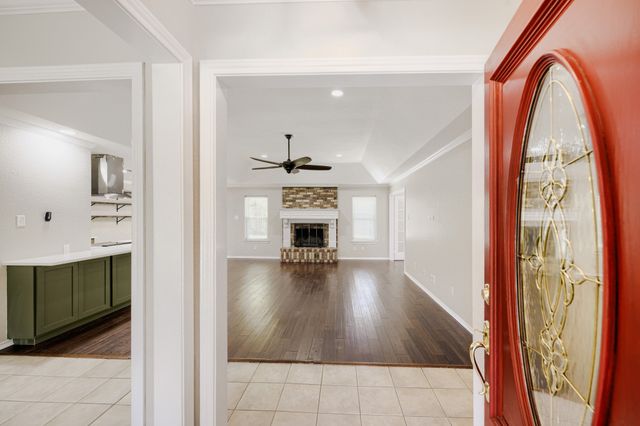 10104 Stoneleigh Drive, Benbrook, TX 76126
