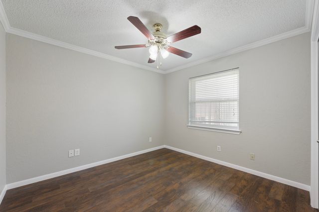 10104 Stoneleigh Drive, Benbrook, TX 76126