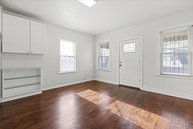 5742 N Milwaukee Avenue 2A, Chicago, IL 60646
