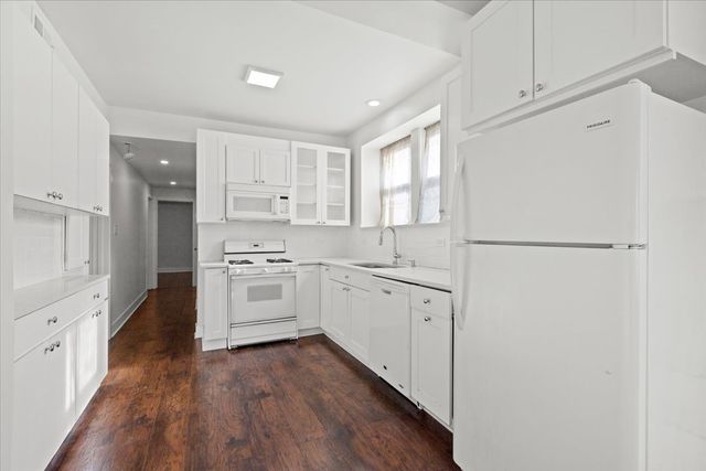 5742 N Milwaukee Avenue 2A, Chicago, IL 60646