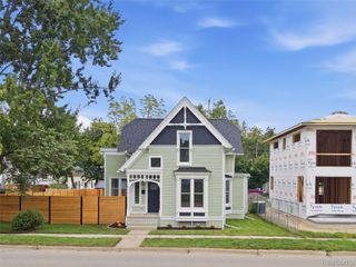213 W Shiawassee Avenue, Fenton, MI 48430