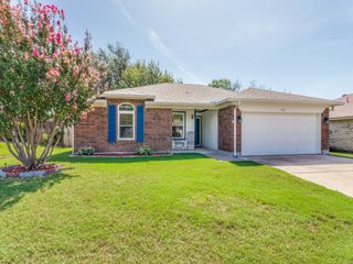 7121 Woodhinge Drive, Benbrook, TX 76126