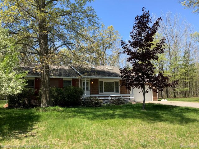 7395 Crestwood Drive, Oscoda Charter Township, MI 48750