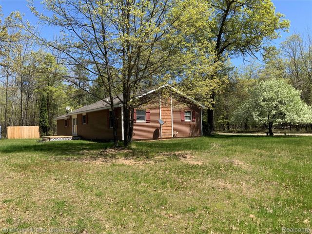 7395 Crestwood Drive, Oscoda Charter Township, MI 48750