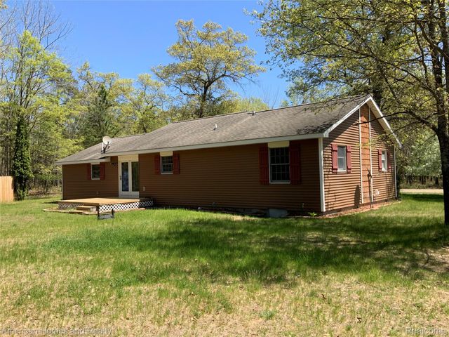 7395 Crestwood Drive, Oscoda Charter Township, MI 48750