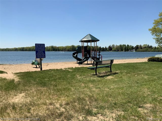 7395 Crestwood Drive, Oscoda Charter Township, MI 48750