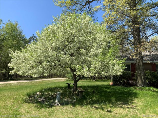 7395 Crestwood Drive, Oscoda Charter Township, MI 48750