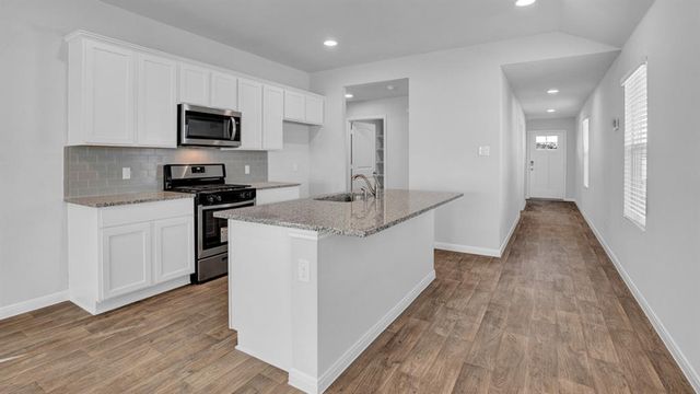 10513 Red Thistle Drive, Oklahoma City, OK 73114