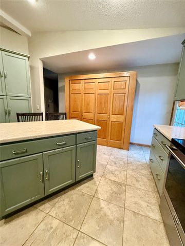 355 Wolf Valley Road, Hiawatha, IA 52233