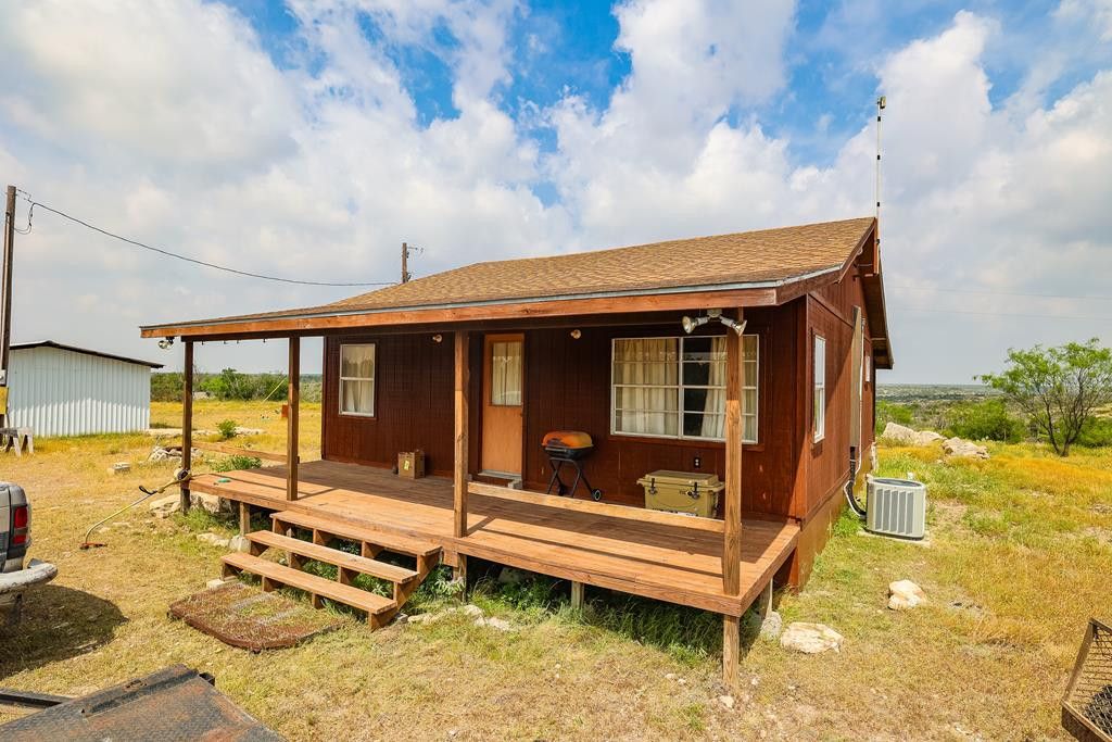 Image 2 of property listing at 205 Short Road, Ozona, TX 76943