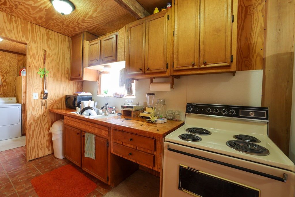 Image 6 of property listing at 205 Short Road, Ozona, TX 76943