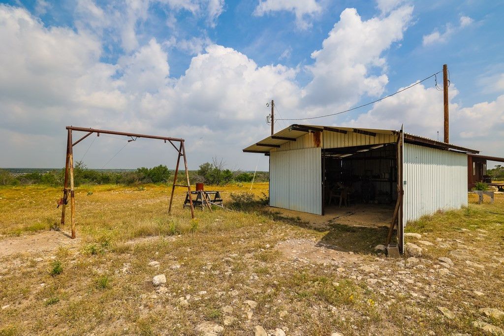 Image 8 of property listing at 205 Short Road, Ozona, TX 76943