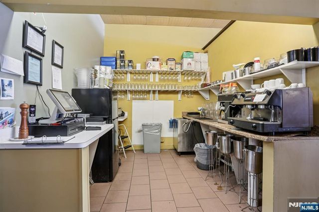 17-15 Broadway, Fair Lawn, NJ 07410