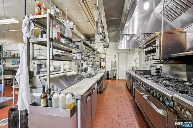 17-15 Broadway, Fair Lawn, NJ 07410