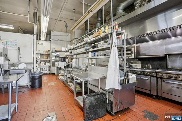 17-15 Broadway, Fair Lawn, NJ 07410