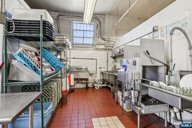 17-15 Broadway, Fair Lawn, NJ 07410