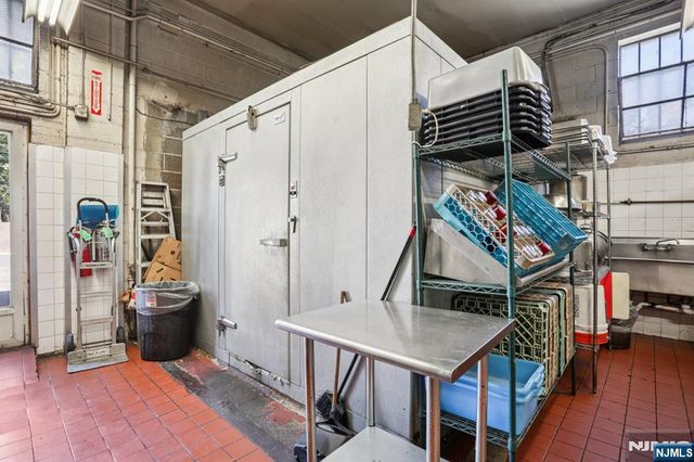 17-15 Broadway, Fair Lawn, NJ 07410