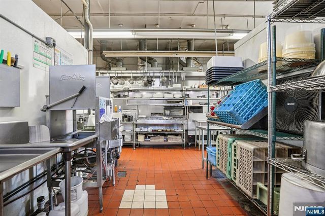 17-15 Broadway, Fair Lawn, NJ 07410