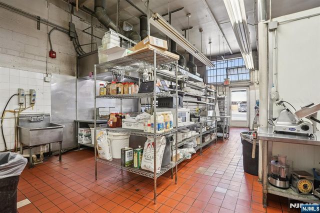 17-15 Broadway, Fair Lawn, NJ 07410