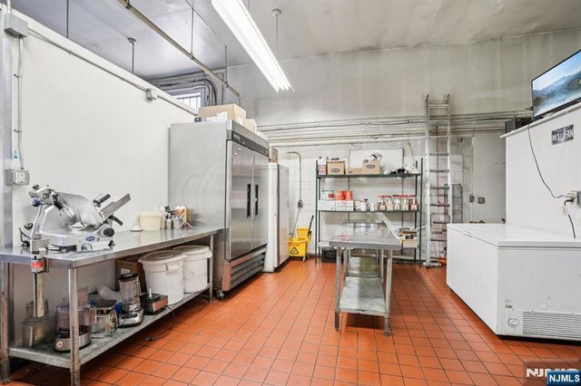 17-15 Broadway, Fair Lawn, NJ 07410