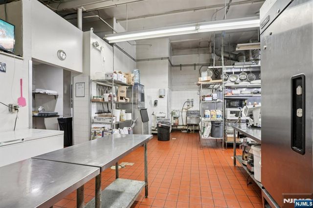 17-15 Broadway, Fair Lawn, NJ 07410