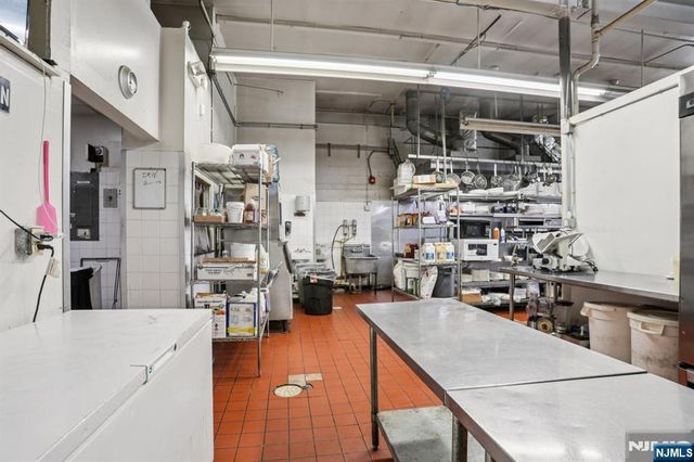 17-15 Broadway, Fair Lawn, NJ 07410