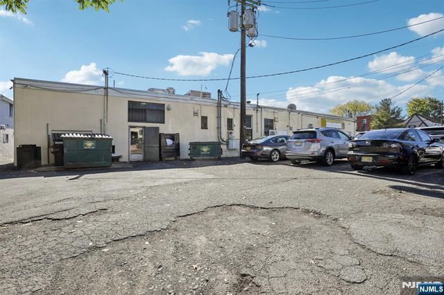 17-15 Broadway, Fair Lawn, NJ 07410