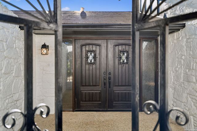 1422 E Sunshine Dr, San Antonio, TX 78228